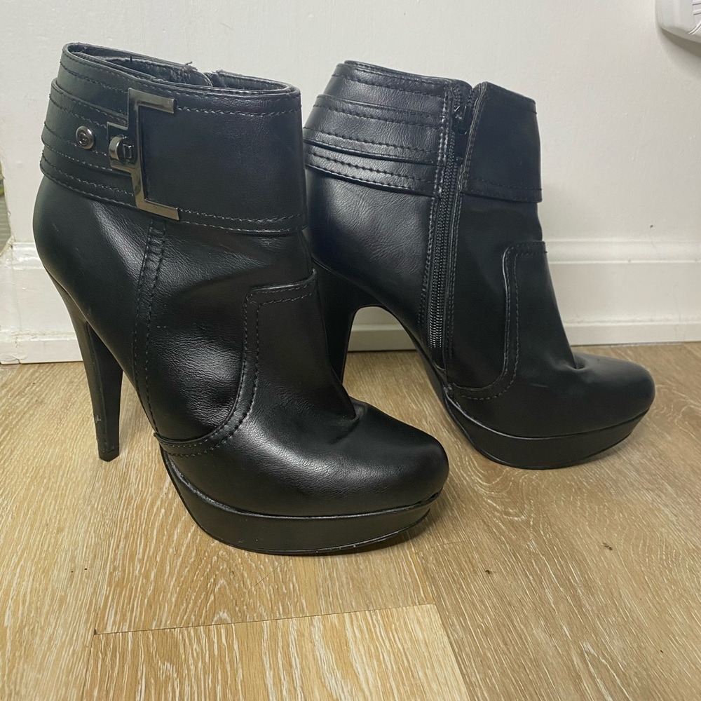 Black heel boots